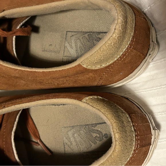 Men’s vans brown suede sneakers 10.5 - Picture 5 of 6